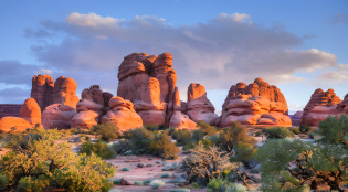 There is a large rock formation in the middle of the desert, Rock arch, Chiseled formations, rock formations, red sandstone natural sculptures, Orange rock, rock arcs, Stunning scenery, gorgeous scenery, epic land formations, moab, Breathtaking landscapes, american west scenery, red desert, Beautiful scenery, tall big rocks, utah, scenic landscape, Landscape photo --auto