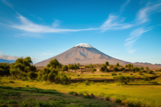 ao longe com uma pequena aldeia em primeiro plano, Campo , el misti no fundo, misti da montanha no fundo, i, , volcano landscape, volcano in background, volcano in background, Campo peruano, misti arequipa, Rural Travel, volcano setting, fundo do monte el misti