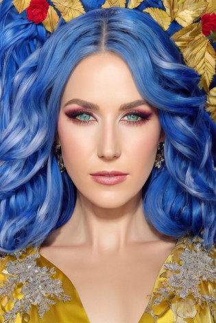 (SFW:1.4), (AlissaWhiteGluzQuiron woman), (high quality skin:1), (high detailed face skin:1.1), (realistic iris:1.1), (realistic pupils:1.1), 
Imagine our captivating subject strolling through the charming streets of Florence, adorned in a Renaissance-inspired gown reminiscent of Botticelli's 