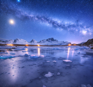 Starry sky on a frozen lake?The background is a mountain, luminist polar landscape, As estrelas?The Milky Way and the Moon, antartic night, mikko lagerstedt, surreal frozen landscape, milky way environment, cosmos sem fim no fundo, magical sparkling lake, nighttime scene, nighttime nature landscape, Frozen lake, author?Harald Giersing, Milky Way
