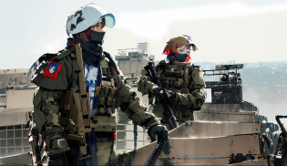 Heavily armed soldiers stand on a ramp near the building, Russian National Guard, Russian Army infantry, clothes in military armor, Mechanized police infantry, Modern military equipment, military police, ? mungojerrie and rumpleteazer, Military equipment, Soldiers, instagram post, french special ops?one-girl